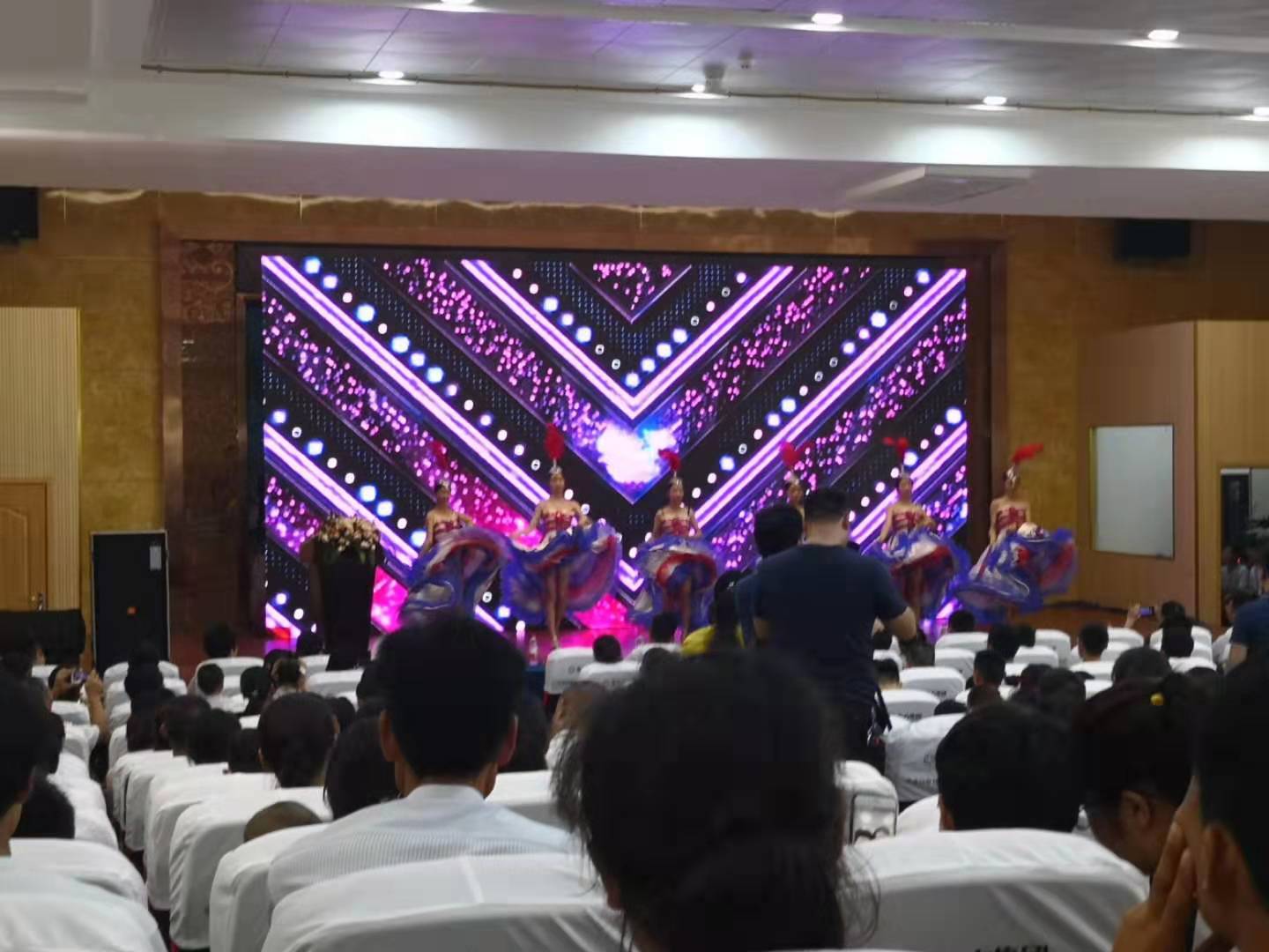 东方集团公司心系芊芊学子(刘波涛）