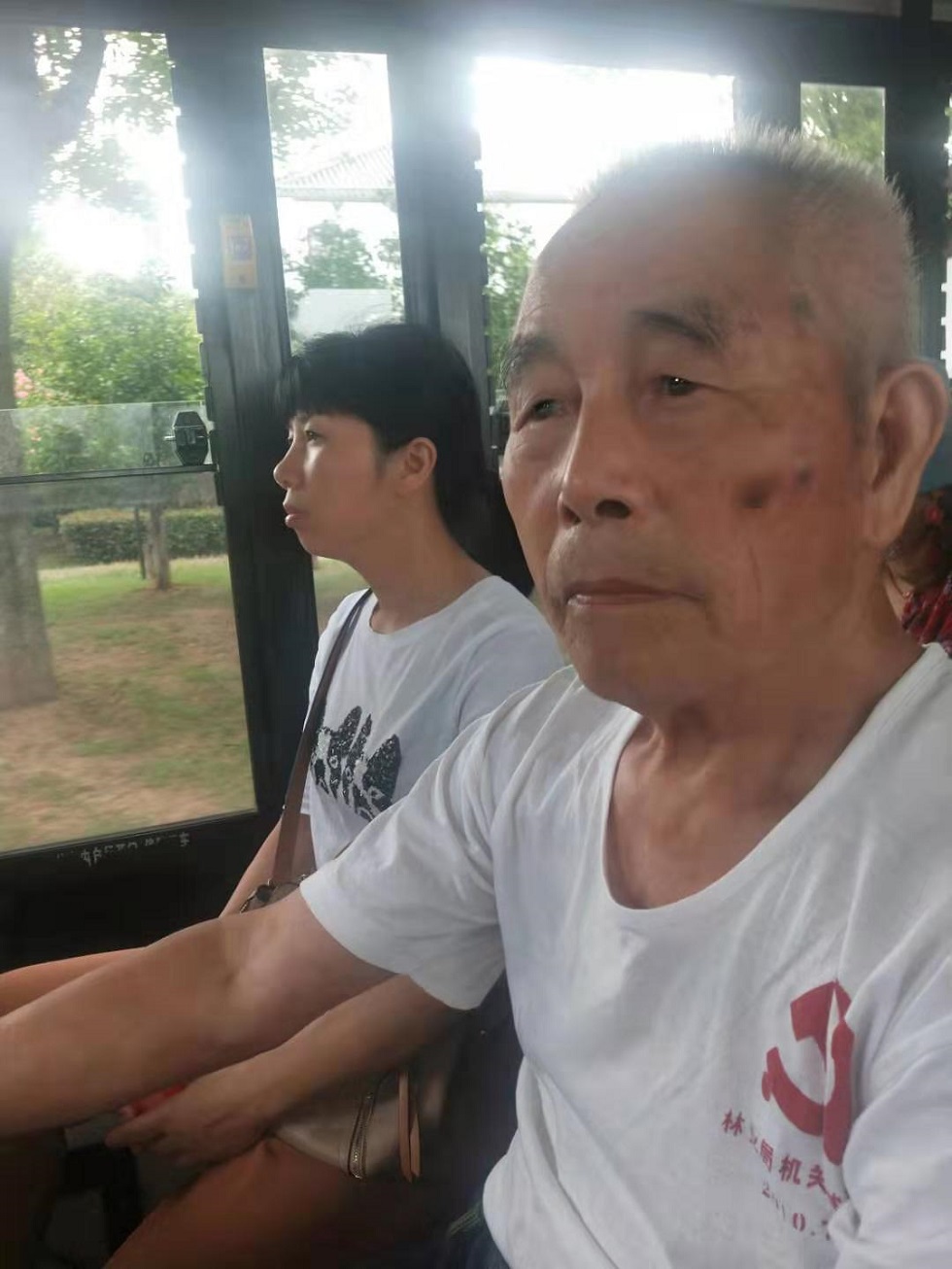 大爱 （黄兴洲）